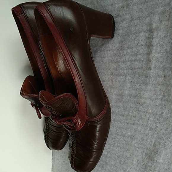 Vintage 1960s Lady Mcguire two Tone brown heels - Picture 5 of 9